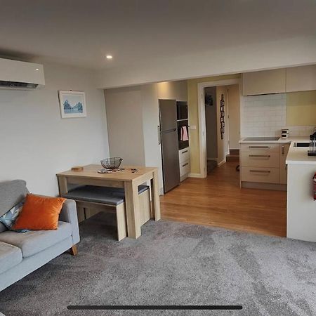 כרייסטצ'רץ' Fully Renovated Hillside Apartment Close To City מראה חיצוני תמונה