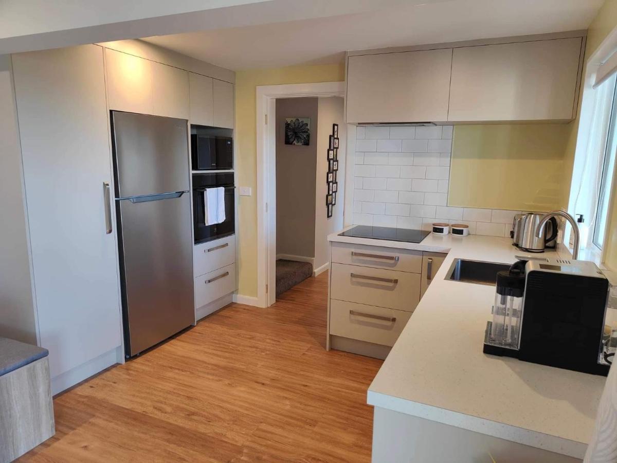 כרייסטצ'רץ' Fully Renovated Hillside Apartment Close To City מראה חיצוני תמונה