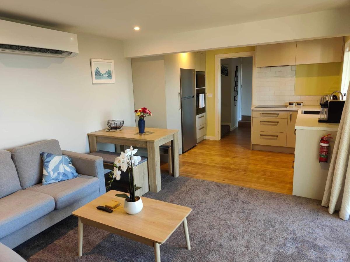 כרייסטצ'רץ' Fully Renovated Hillside Apartment Close To City מראה חיצוני תמונה